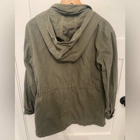 Universal Thread Coat - Picture 4 of 4